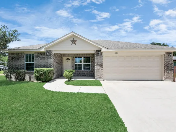 1324 S Johnson St, Alvin, TX 77511