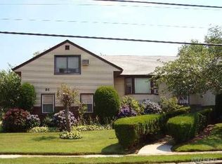 91 Cedar St, Freeport, NY 11520