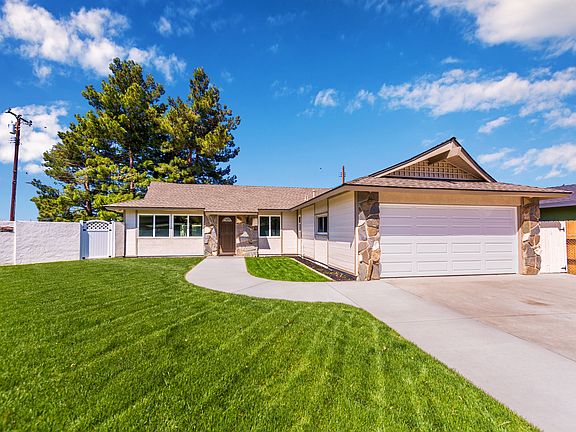 2nd image of 28045 Lacomb Dr