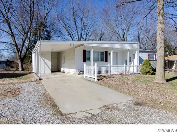 1022 Helvetia Dr, Highland, IL 62249