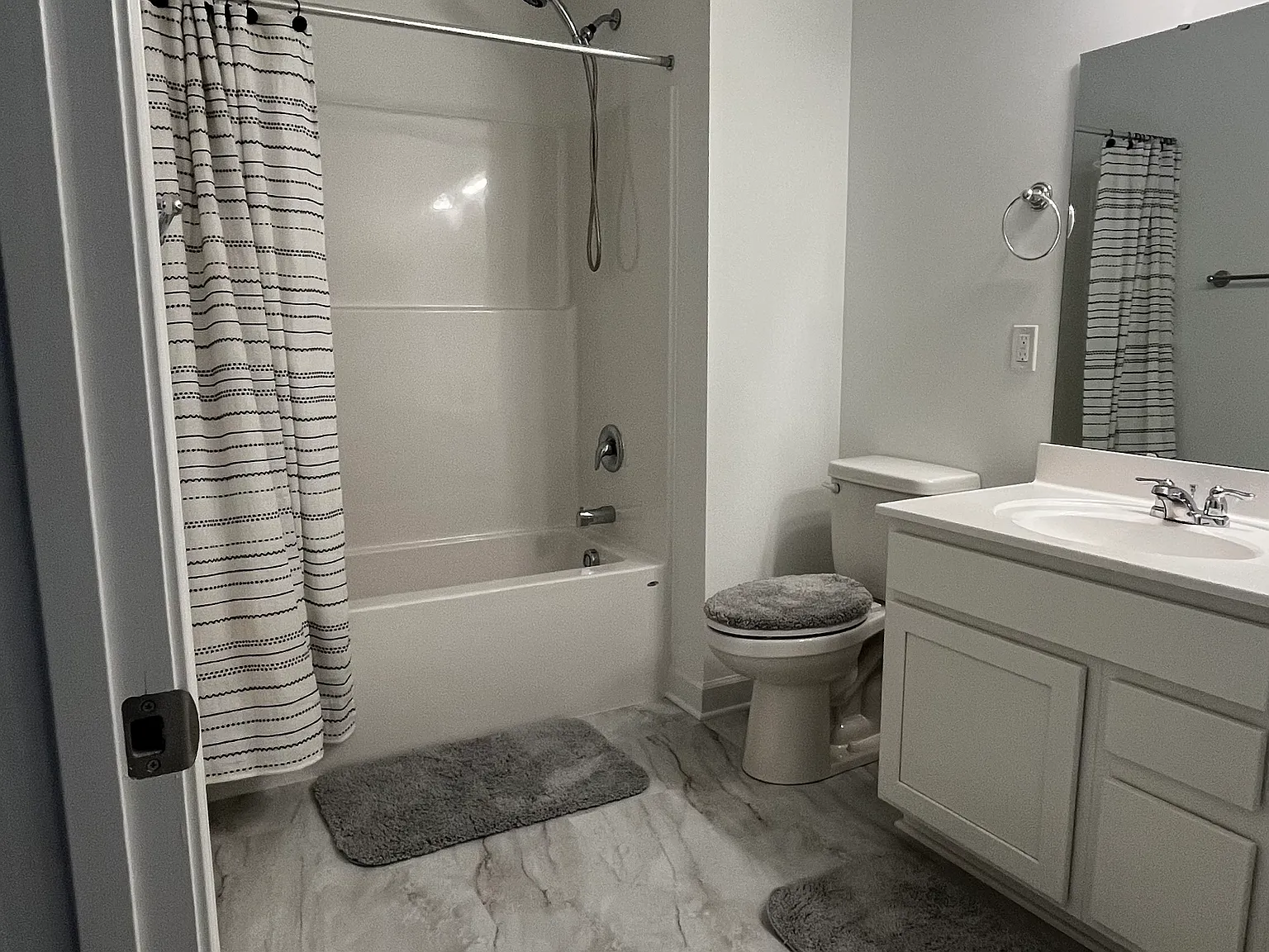 3009 Deptford St — Photo 4