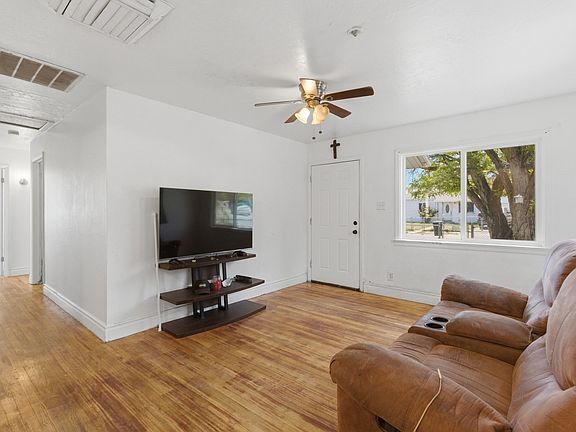 4th image of 4644 W Caplan St