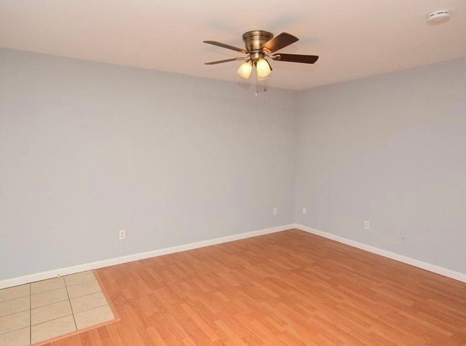 1st image of 850 W 36th St APT C