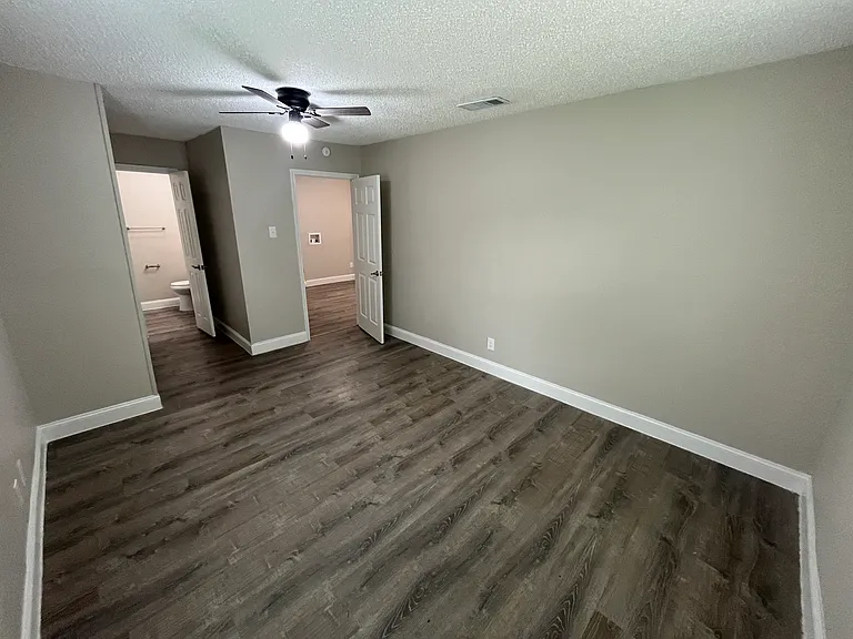 719 Fairwood Dr — Photo 16