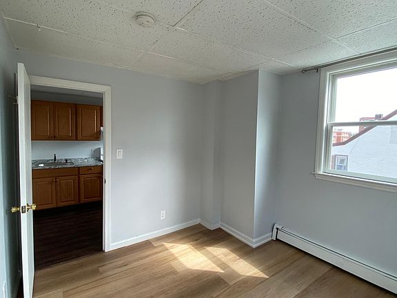 5th image of 166 Cortlandt St