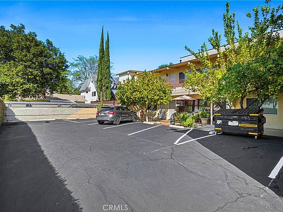 5th image of 5923 Woodman Ave