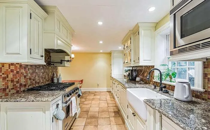 971 Conestoga Rd — Photo 4