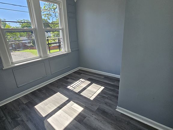 5th image of 384 Broughton Ave Floor 2