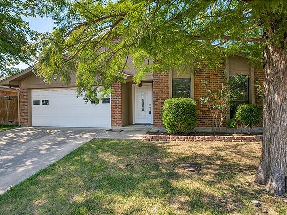 2nd image of 2203 Versailles Dr