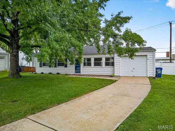 6333 Sheppard Dr, Saint Louis, MO 63123