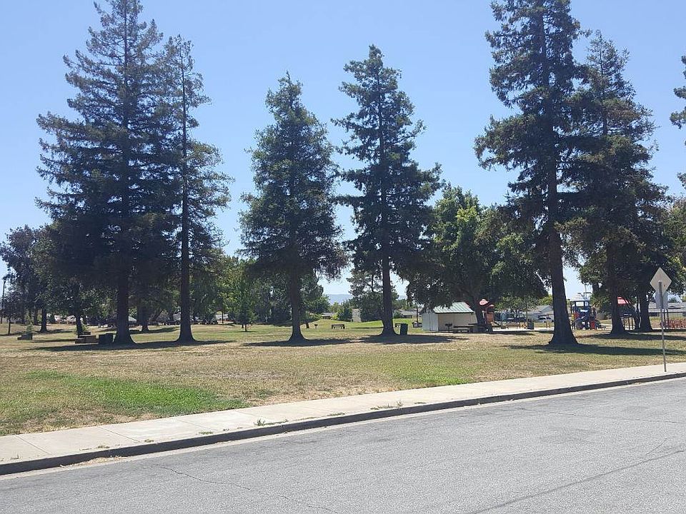 2nd image of 2943 Remington Way