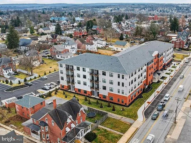 1 bed, 1.0 bath, 794 sqft, $1,945 — Photo 1