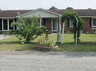 1933 Wordsworth Dr, Fayetteville, NC 28304