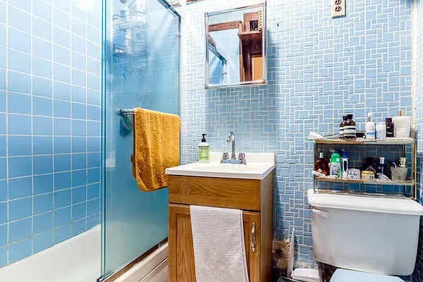 Rented by Wave Real Estate Group | media 50