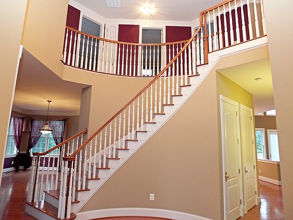3rd image of 75 Goldfinch Cir