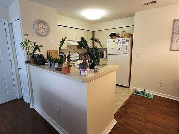 2nd image of 19 Ayres Ct