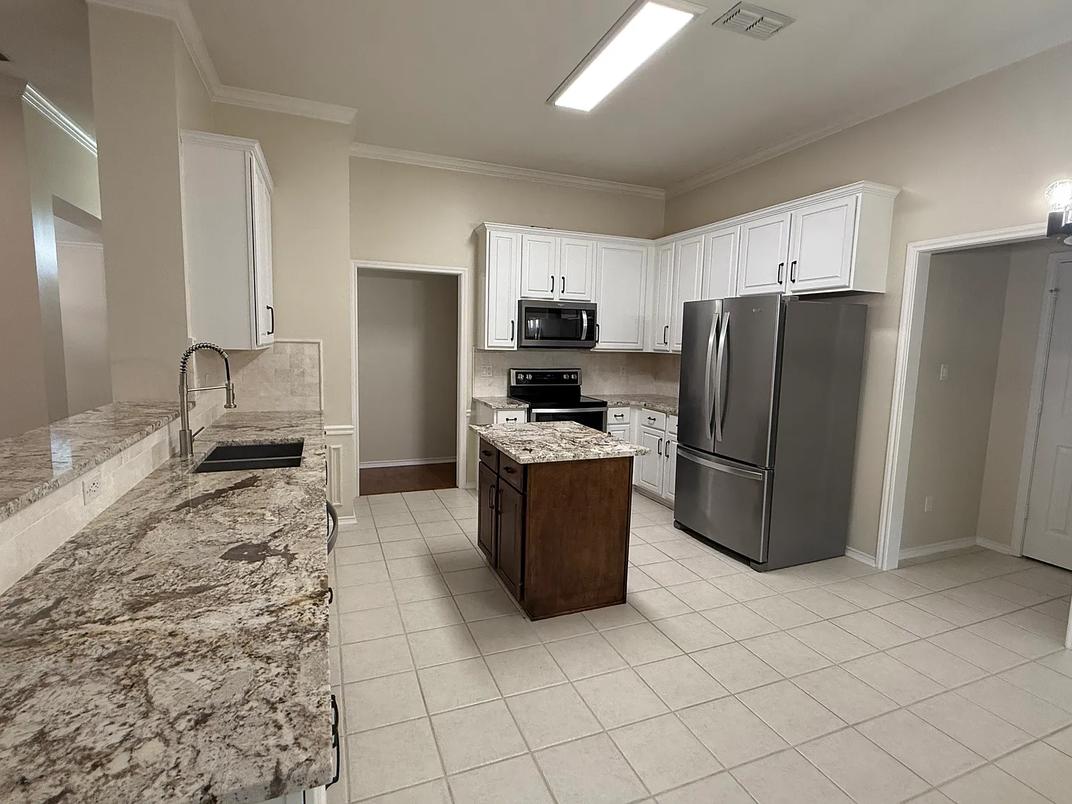 3 bed, 1825 sqft, $1,950 — Photo 2
