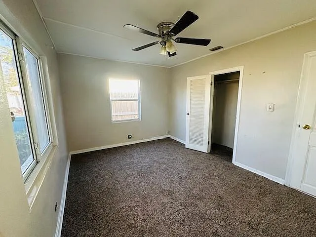 640 Oak St — Photo 8
