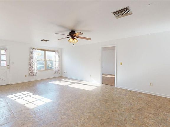 4th image of 4475 Essex Ln