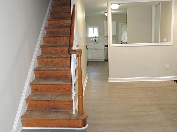 4th image of 1002 Brown St
