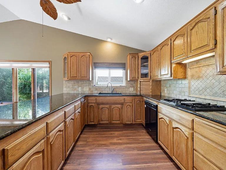 1484 Saint Andrews Dr — Photo 14