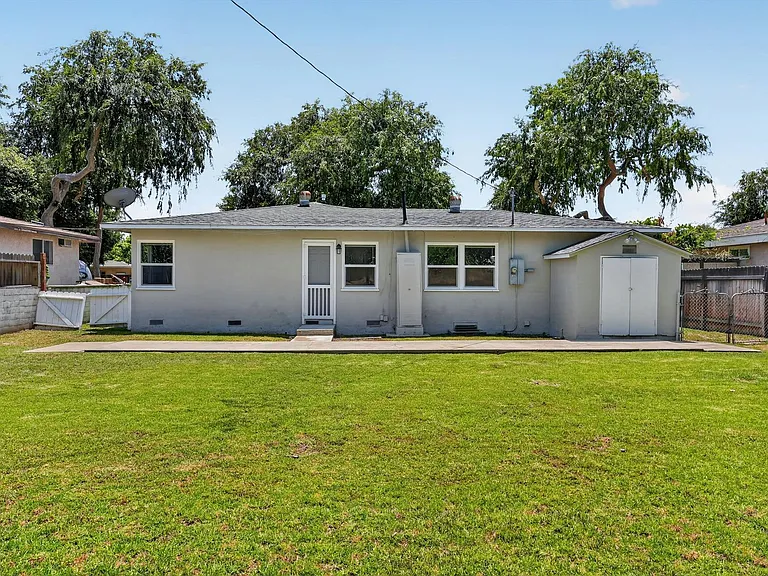 1737 Jacaranda Pl — Photo 20
