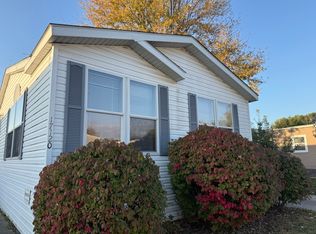 17120 Scarborough Dr #552, Macomb, MI