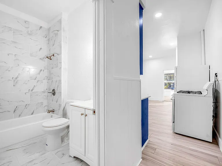 526 W Munson St #1 — Photo 9