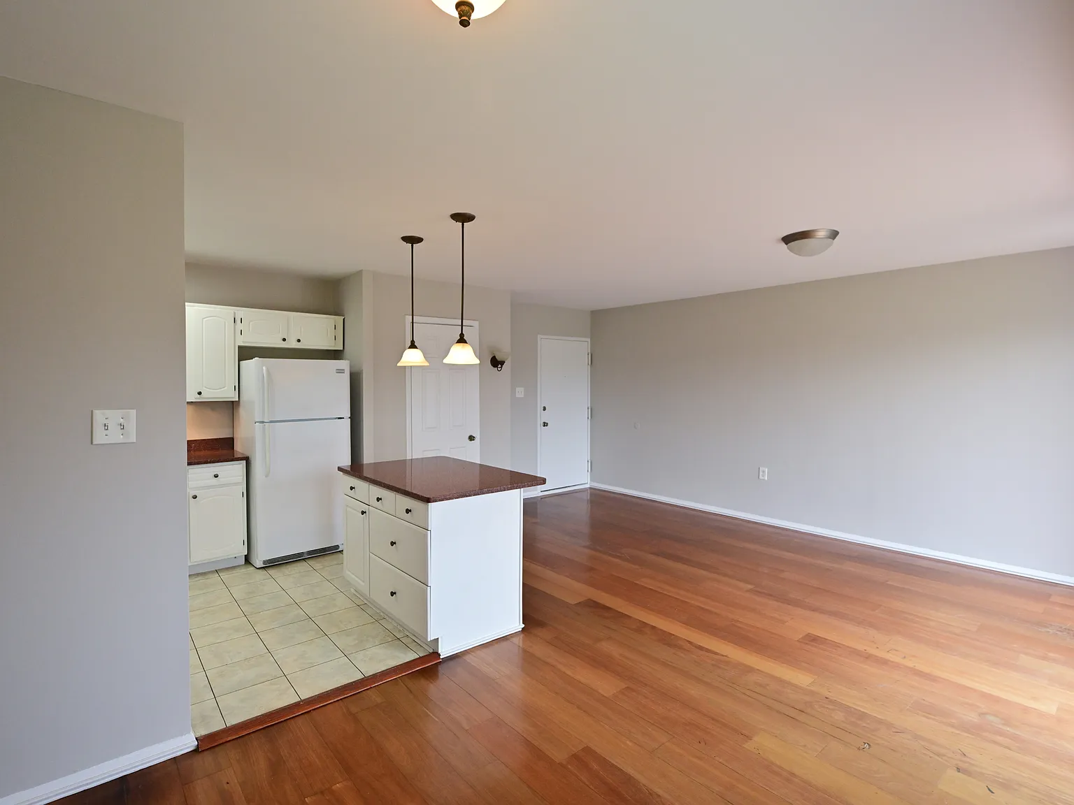 2 bed, 936 sqft, $1,975 — Photo 4