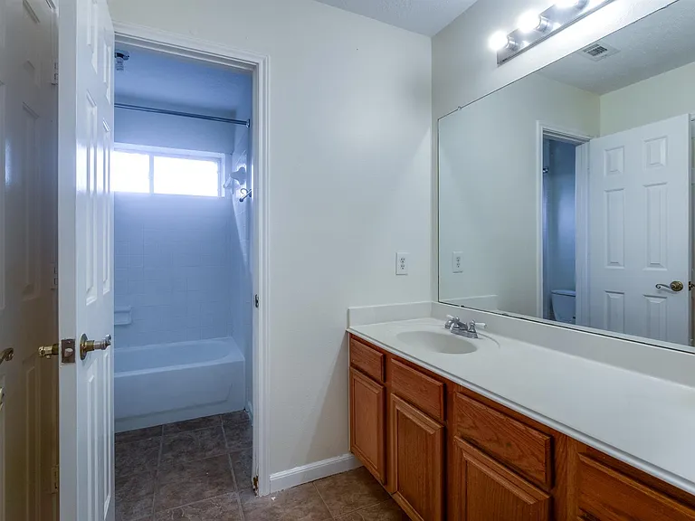 17143 Summer Hollow Dr — Photo 31