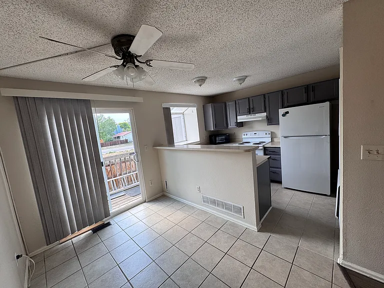 1201 S Waco St #E — Photo 6
