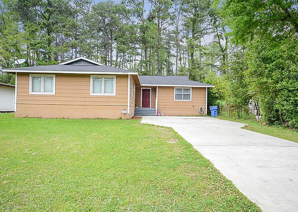 Cute 4 bedroom home, unrestricted, sits across from neighborhood park.