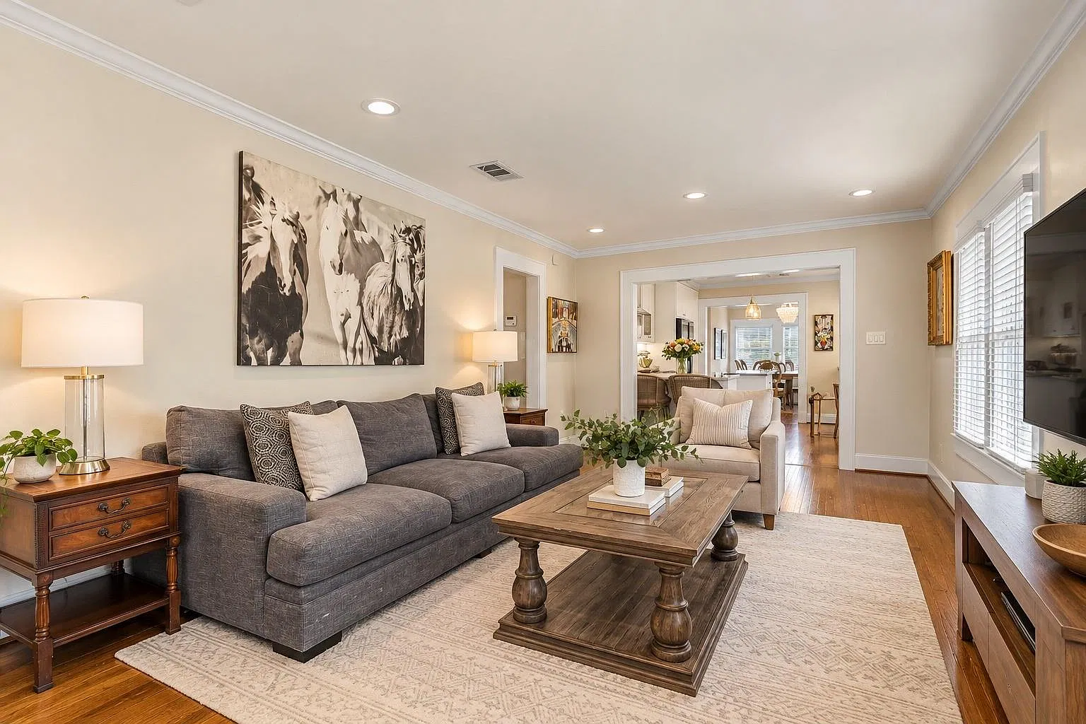 2 bed, 2.0 bath, 1300 sqft, $4,000 — Photo 2