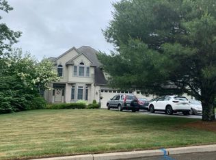 4 Jasons Grant Dr, Cumberland, RI 02864