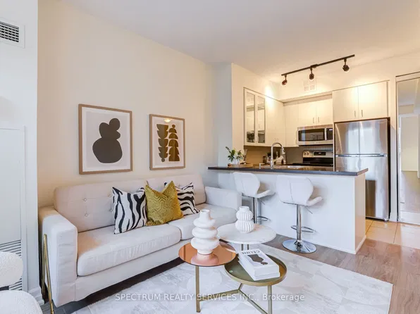 70 Alexander St #301, Toronto, ON M4Y 3B6
