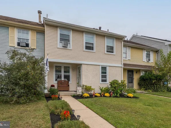 507 Magnolia Ct, Marlton, NJ 08053