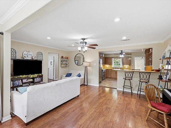 5th image of 400 Nevils St
