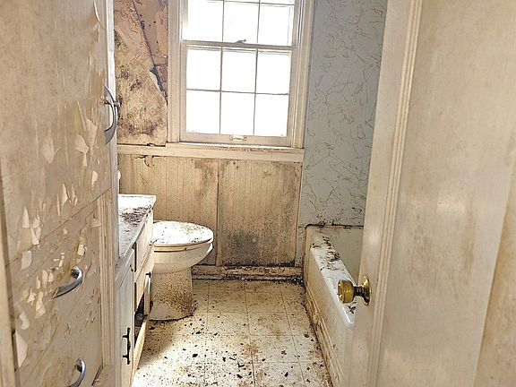 5th image of 1205 Jackson St