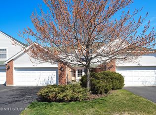 158 E Welwyn Ct, Lake Bluff, IL 60044