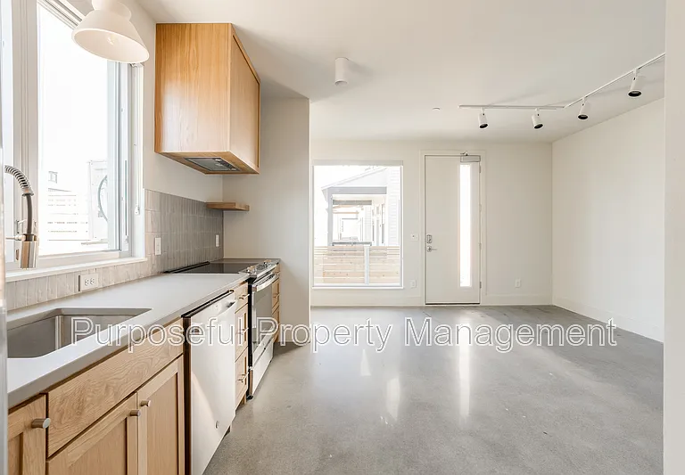 934 Hangar Dr #1 — Photo 16