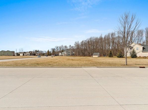 302 MOSIE COURT, Manitowoc, WI 54220