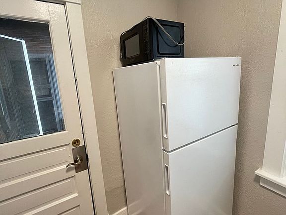 4th image of 4828 Liberty Ave #22