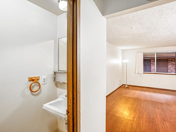 4th image of 4315 Plomondon St #3