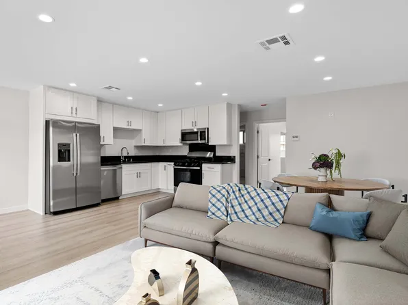 1902 N Hollywood Way, Burbank, CA 91505