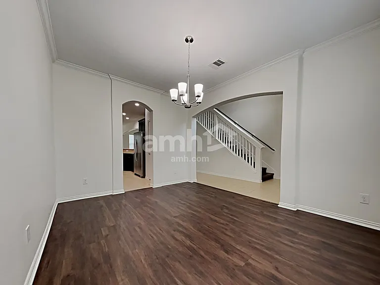 2213 Oak Circle Dr N — Photo 5