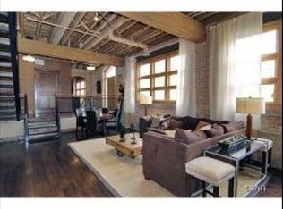 230 S Seminary Ave, Woodstock, IL 60098