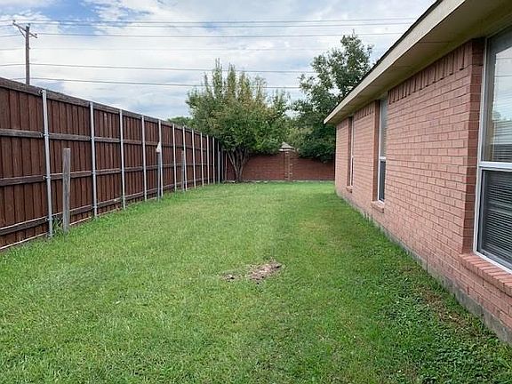 3rd image of 2602 Chapel Hill Dr