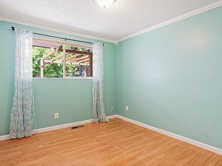 10434 NE 16th Pl — Photo 14