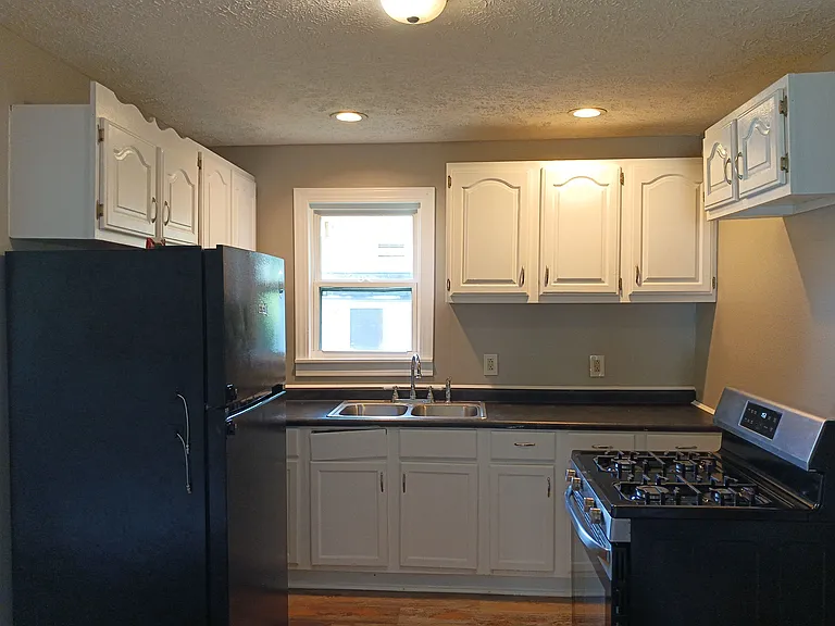 111 Elizabeth St — Photo 2