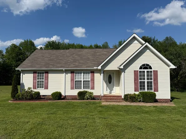 27 Long Meadow Dr, Fayetteville, TN 37334